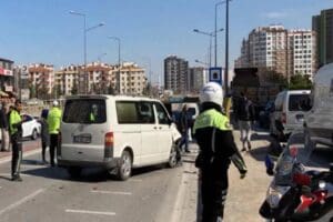 Konya'da yolun karşısına ge&ccedil;meye &ccedil;alışırken otomobilin &ccedil;arptığı Ayşen S&ouml;yler (44),