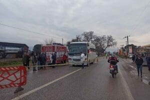 İZMİR'in &Ouml;demiş il&ccedil;esinde, yolun karşısına ge&ccedil;mek isteyen 64 yaşındaki Ey&uuml;p