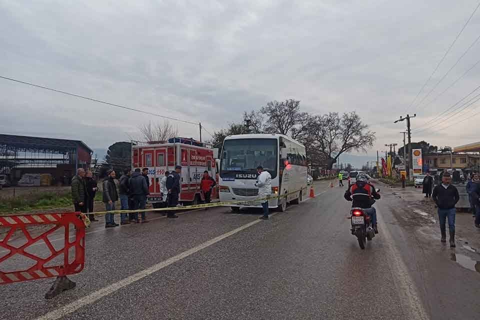 İZMİR'in &Ouml;demiş il&ccedil;esinde, yolun karşısına ge&ccedil;mek isteyen 64 yaşındaki Ey&uuml;p