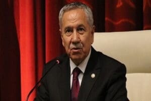 Eski TBMM Başkanı B&uuml;lent Arın&ccedil;, "Se&ccedil;imler ivedilikle ertelenmeli" &ccedil;ıkışının ardından