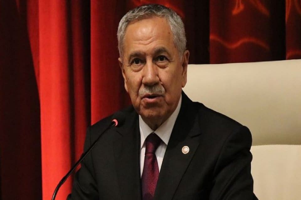 Eski TBMM Başkanı B&uuml;lent Arın&ccedil;, "Se&ccedil;imler ivedilikle ertelenmeli" &ccedil;ıkışının ardından