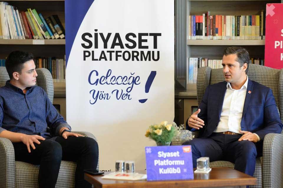 Cumhuriyet Halk Partisi İzmir İl Başkanı Deniz Y&uuml;cel, &Uuml;niversite gen&ccedil;liğiyle