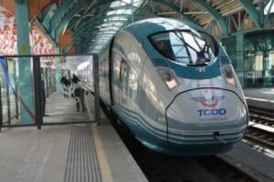 Sivas'ta d&uuml;n a&ccedil;ılışı yapılan Ankara-Sivas Y&uuml;ksek Hızlı Treni (YHT), bu
