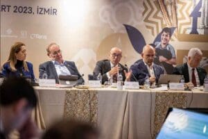 İkinci Y&uuml;zyılın İktisat Kongresi'nin beşinci g&uuml;n&uuml;nde son kez toplanan Y&uuml;ksek