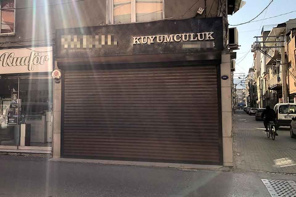 İZMİR'de, y&uuml;ksek kar vaadiyle m&uuml;şterilerinden altın toplayan kuyumcu V.Ş., ortadan