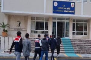 Mersin'de sosyal medyada 'y&uuml;ksek kazan&ccedil;lı ek iş vaadi' ile dolandırıcılık