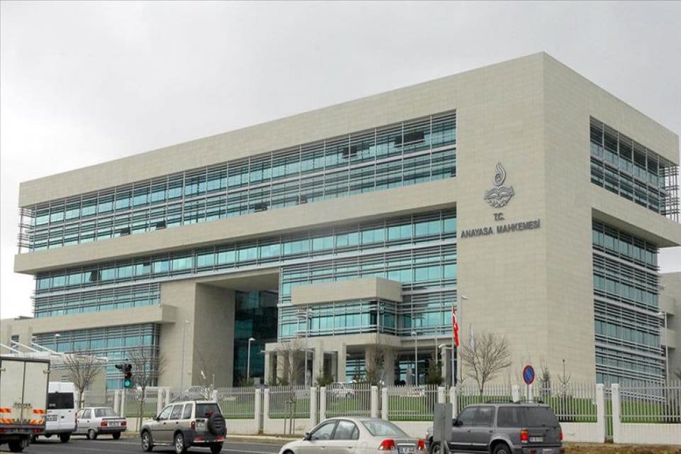 AYM, numara taşınmasına ilişkin itirazında GSM şirketinin m&uuml;lkiyet hakkının ihlaline