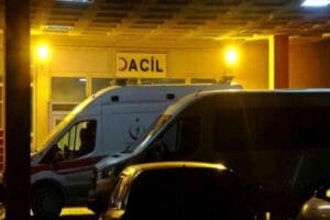 Hakkari&rsquo;nin Y&uuml;ksekova-Şemdinli yolu &uuml;zerinde meydana gelen trafik kazasında asker&icirc; aracın