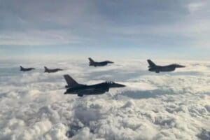NATO g&ouml;revi Yunanistan'a ait u&ccedil;aklar tarafından engellenmeye &ccedil;alışıldı. Milli Savunma