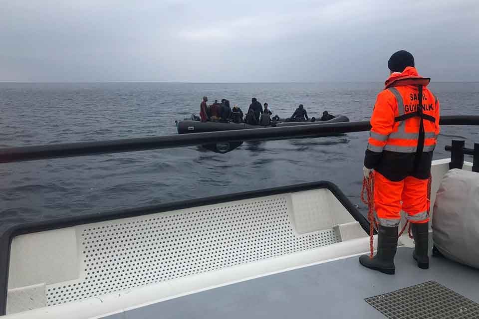 İZMİR'in Çeşme ve Dikili ilçesi açıklarında, Yunan unsurlarınca Türk karasularına