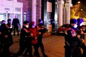 Yunan unsurlarınca geri itilip, Kuşadası a&ccedil;ıklarında yakalanan 8 FET&Ouml;'c&uuml; tutuklandı