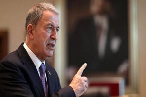 Milli Savunma Bakanı Hulusi Akar beraberindeki TSK komuta kademesi ile