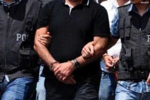 Edirne'de, polisin durdurduğu otomobilde yasa dışı yollarla&nbsp;Yunanistan'a ge&ccedil;meye &ccedil;alışırken yakalanarak,