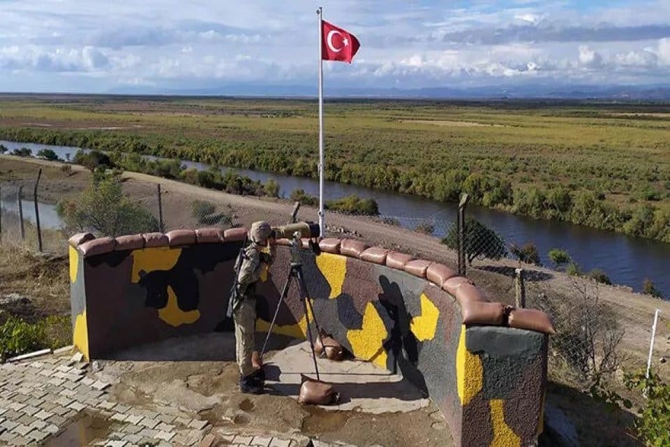Milli Savunma Bakanlığı (MSB), T&uuml;rkiye'den Yunanistan'a yasa dışı ge&ccedil;meye &ccedil;alışan
