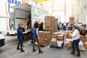 Kahramanmaraş merkezli depremlerin ardından Yunanistan&rsquo;da afetzedeler i&ccedil;in toplanan yardım malzemeleri,