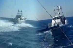 Yunan sahil G&uuml;venlik ekipleri Aydın'ın Didim il&ccedil;esi Tekağa&ccedil; Burnu a&ccedil;ıklarında