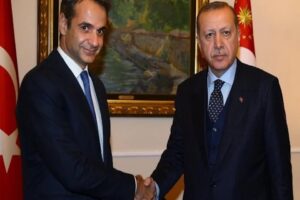 Türkiye ile Yunanistan arasında gerginlik dün Ege'de yaşanan krizle iyice