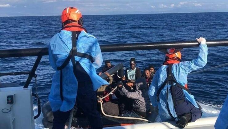 İzmir'de 22 kaçak göçmen kurtarıldı