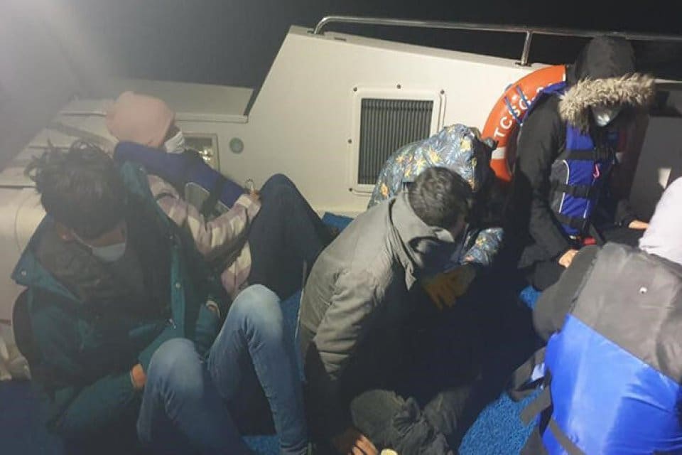 &Ccedil;anakkale'nin Ayvacık il&ccedil;esi a&ccedil;ıklarında, Yunan Sahil G&uuml;venliği tarafından T&uuml;rk karasularına