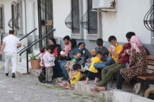 YUNANİSTAN'ın Midilli Adası'na ge&ccedil;en Afganistan uyruklu&nbsp; 17'si &ccedil;ocuk 38 g&ouml;&ccedil;men,