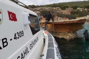 İZMİR'de, Yunan unsurları tarafından denize atılan ve 3 g&uuml;nd&uuml;r kayıp