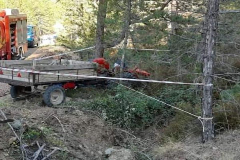 Denizli'nin Acıpayam il&ccedil;esinde, babasının kullandığı trakt&ouml;r&uuml;n devrilmesi sonucu 5 yaşındaki