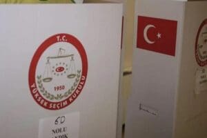 Yurt dışında oy verme s&uuml;reci devam ederken, Y&uuml;ksek Se&ccedil;im Kurulu