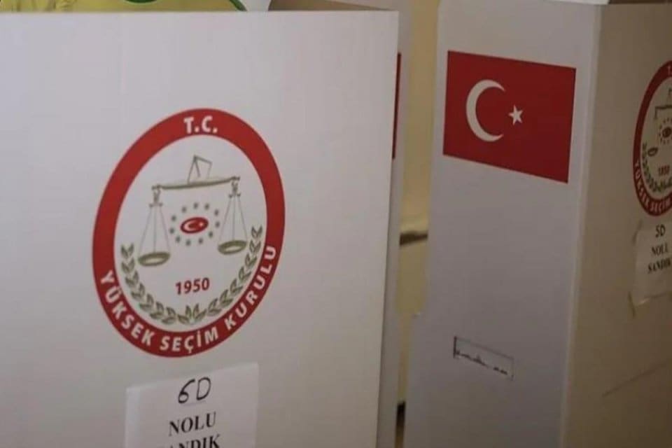 Yurt dışında oy verme s&uuml;reci devam ederken, Y&uuml;ksek Se&ccedil;im Kurulu