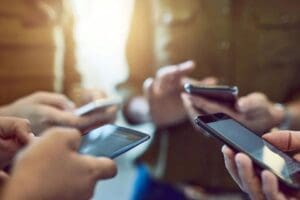 Yurtdışından telefon getirenlere sıkı takip geliyor. G&uuml;mr&uuml;k Genel M&uuml;d&uuml;rl&uuml;ğ&uuml; ile