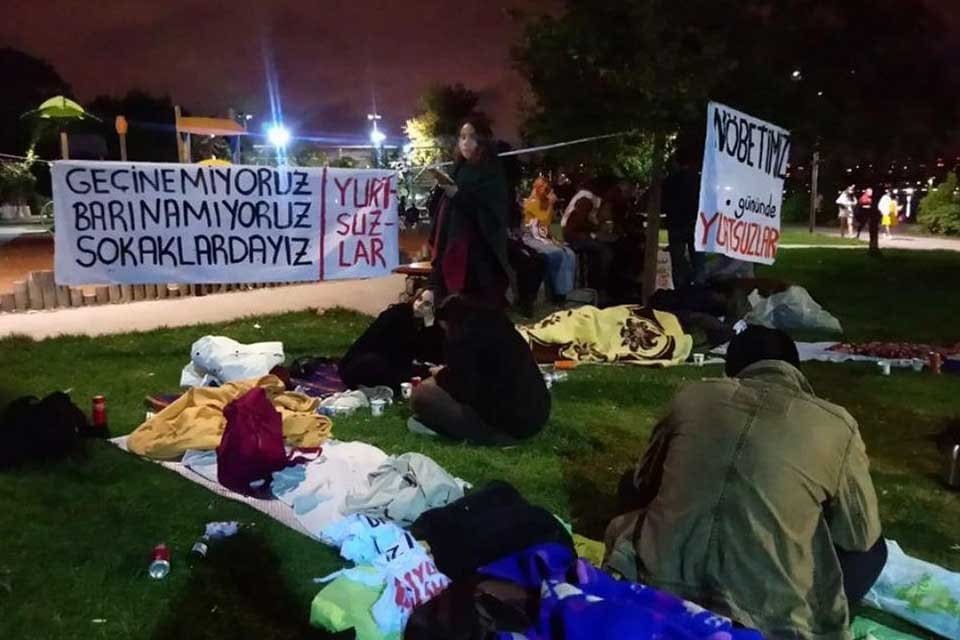 İstanbul Kadık&ouml;y ve İzmir'de fahiş yurt &uuml;creti ve kiraları protesto