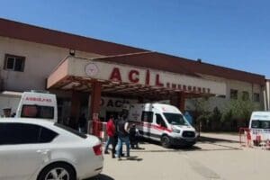 Şırnak'ta, kaldıkları &ouml;ğrenci yurdunun mutfağının ila&ccedil;lanmasından etkilenen 76 &uuml;niversite &ouml;ğrencisi