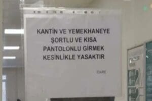 Trabzon'da&nbsp;&uuml;niversite kamp&uuml;s&uuml;ndeki &ouml;ğrenci yurdunda karma kullanılan yemekhaneye asılan 'kantin ve