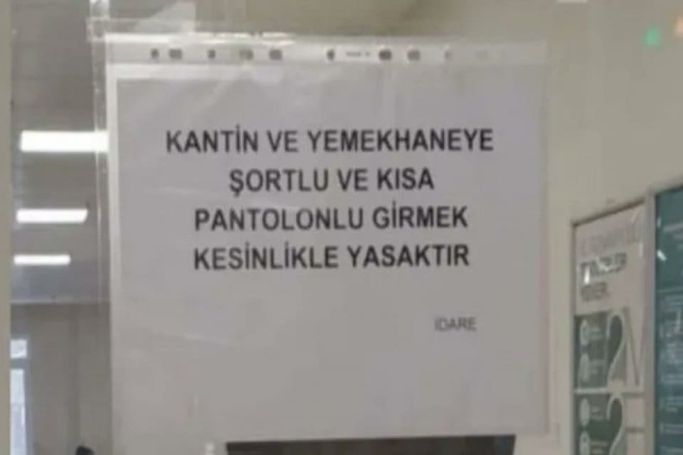 Trabzon'da&nbsp;&uuml;niversite kamp&uuml;s&uuml;ndeki &ouml;ğrenci yurdunda karma kullanılan yemekhaneye asılan 'kantin ve