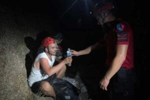 Muğla'nın Fethiye il&ccedil;esinde, y&uuml;r&uuml;y&uuml;şe &ccedil;ıktıkları ormanlık alanda kaybolan 2 tatilci