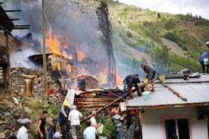 Artvin'in Yusufeli il&ccedil;esi Y&uuml;nc&uuml;ler k&ouml;y&uuml;nde &ccedil;ıkan yangında ilk belirlemelere g&ouml;re