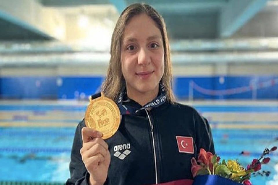 Merve Tuncel, Peru'da d&uuml;zenlenen D&uuml;nya Gen&ccedil;ler Y&uuml;zme Şampiyonası'nda 3 altın