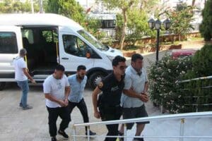 AYDIN'ın Didim il&ccedil;esinde, zabıta m&uuml;d&uuml;r&uuml; Murat Hacıfettahoğlu'nun otomobiline bineceği sırada