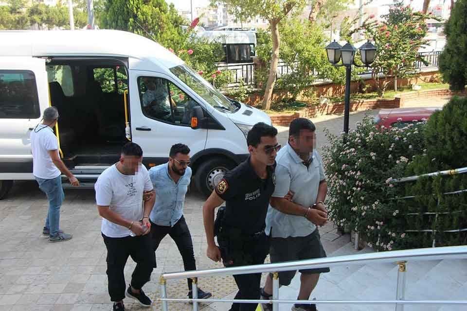 AYDIN'ın Didim il&ccedil;esinde, zabıta m&uuml;d&uuml;r&uuml; Murat Hacıfettahoğlu'nun otomobiline bineceği sırada