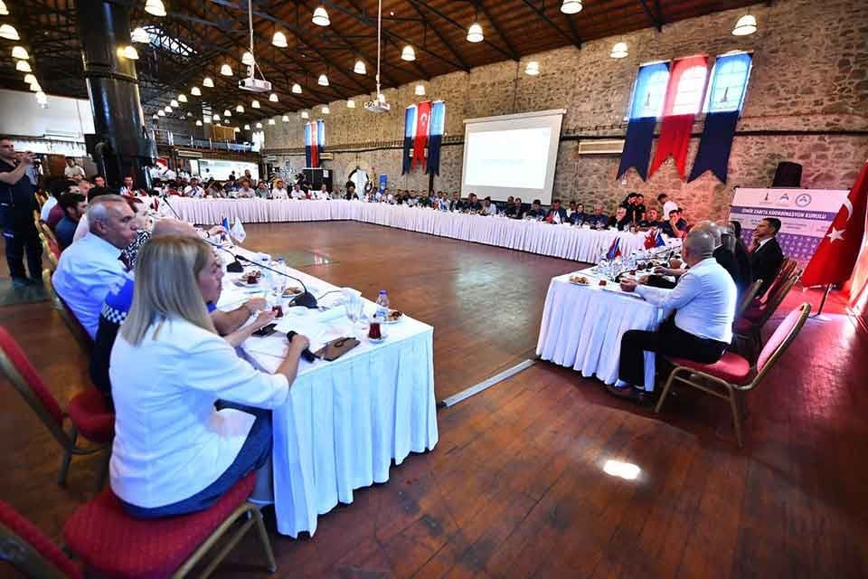 İzmir B&uuml;y&uuml;kşehir Belediyesi ev sahipliğinde İzmir Zabıta Koordinasyon Kurulu&rsquo;nun &uuml;&ccedil;&uuml;nc&uuml;