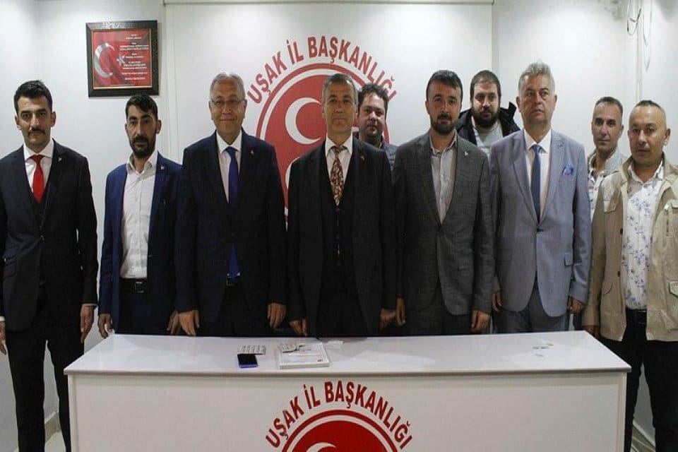 Uşak'ta, Zafer Partisi İl Başkanı Tolga &Ouml;zkan, Merkez İl&ccedil;e Başkanı