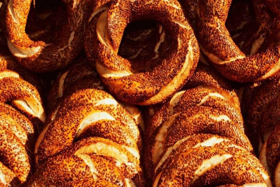 Zam sırası simitte mi? Flaş açıklama… Ankara Simitçiler Odası Başkanı Savaş Delibaş, “Ankara’da ocak ayı itibarıyla