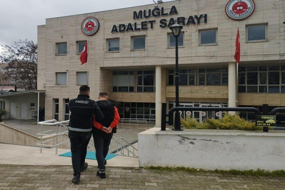 Muğla'nın Menteşe il&ccedil;esinde,&nbsp;otomobilde 500 gram metamfetaminle yakalanan Ali Tekten (30)