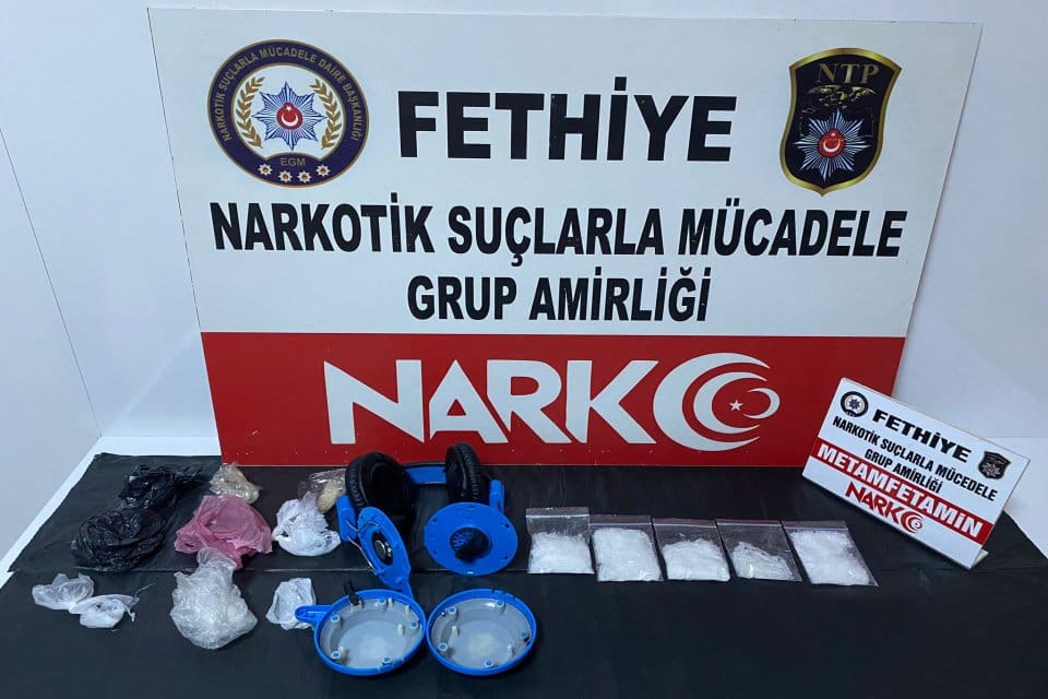 Muğla'nın Fethiye il&ccedil;esinde durdurulan yolcu otob&uuml;s&uuml;ndeki Uğur Can (25) isimli