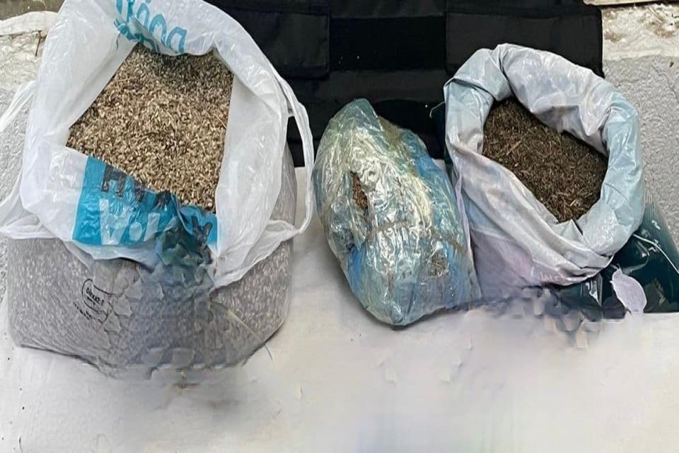 Uyuşturucu taciri teknik ve fiziki takibin ardından 3 kilo uyuşturucu