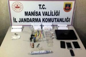 Akhisar İl&ccedil;e Jandarma Komutanlığı ekipleri, istihbarat &ccedil;alışmasıyla R.T. (35), S.Ş.
