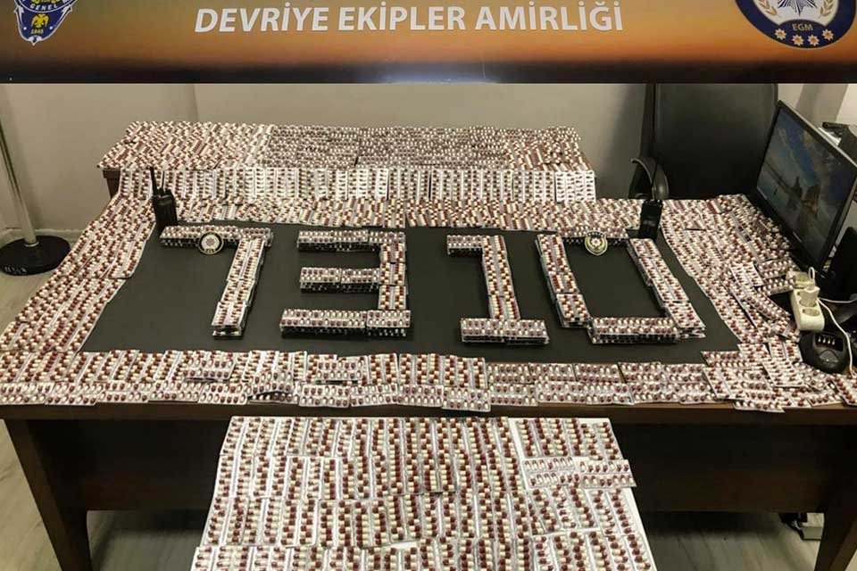 Zehir tacirlerine operasyon: 7 bin hap ele geçirildi İzmir'in Bayraklı ilçesinde, uyuşturucu madde ticaretinin önlenmesine yönelik yapılan çalışmalar