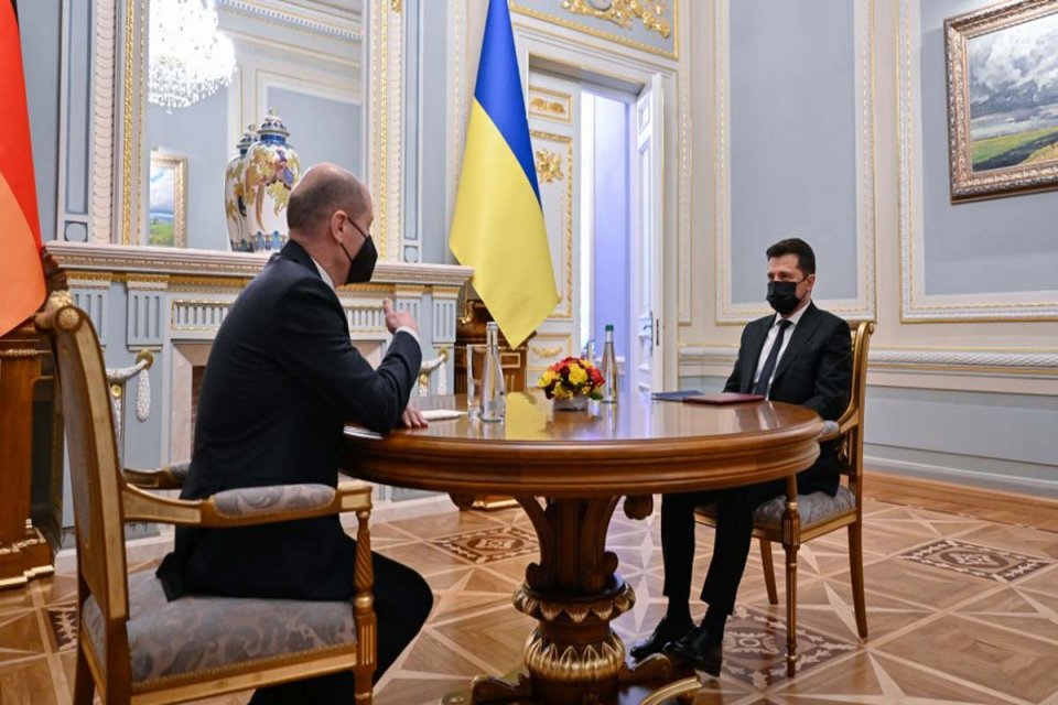 Ukrayna Devlet Başkanı Vladimir Zelenski, Almanya Başbakanı Olaf Scholz'u, Rusya'nın