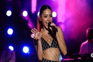 Şarkıcı Zeynep Bastık'ın omurga kemikleri kırıldı. 2 g&uuml;n &ouml;nce merdivenlerden