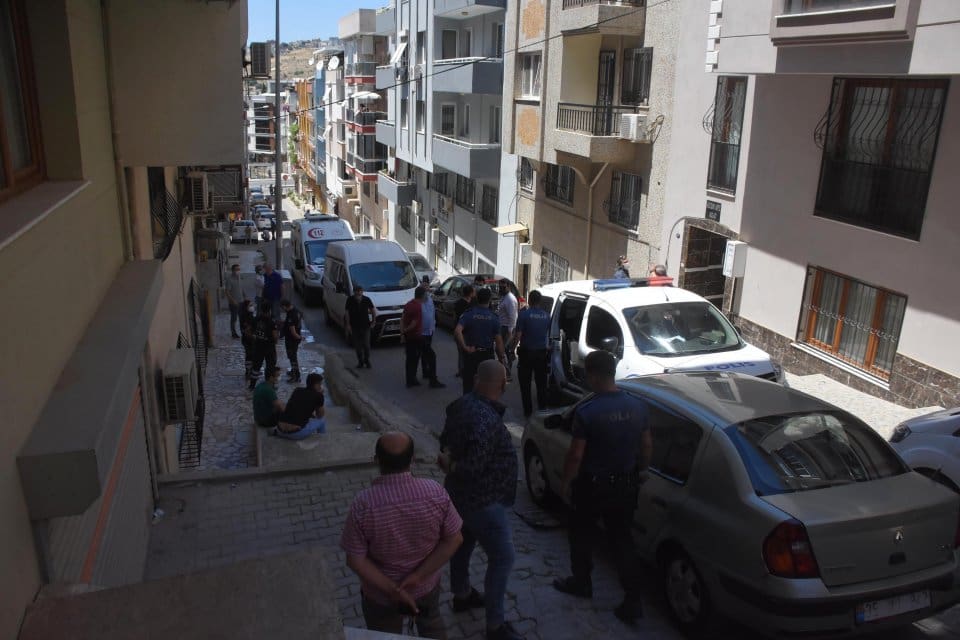 İzmir'in Buca il&ccedil;esinde, Zeynep Vural'ın (29) boğularak &ouml;ld&uuml;r&uuml;lmesiyle ilgili annesi