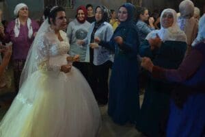 Aydın'ın İncirliova il&ccedil;esinde yaşayan zihinsel engelli Gamze &Ccedil;elikkurt'un (39) gelinlik